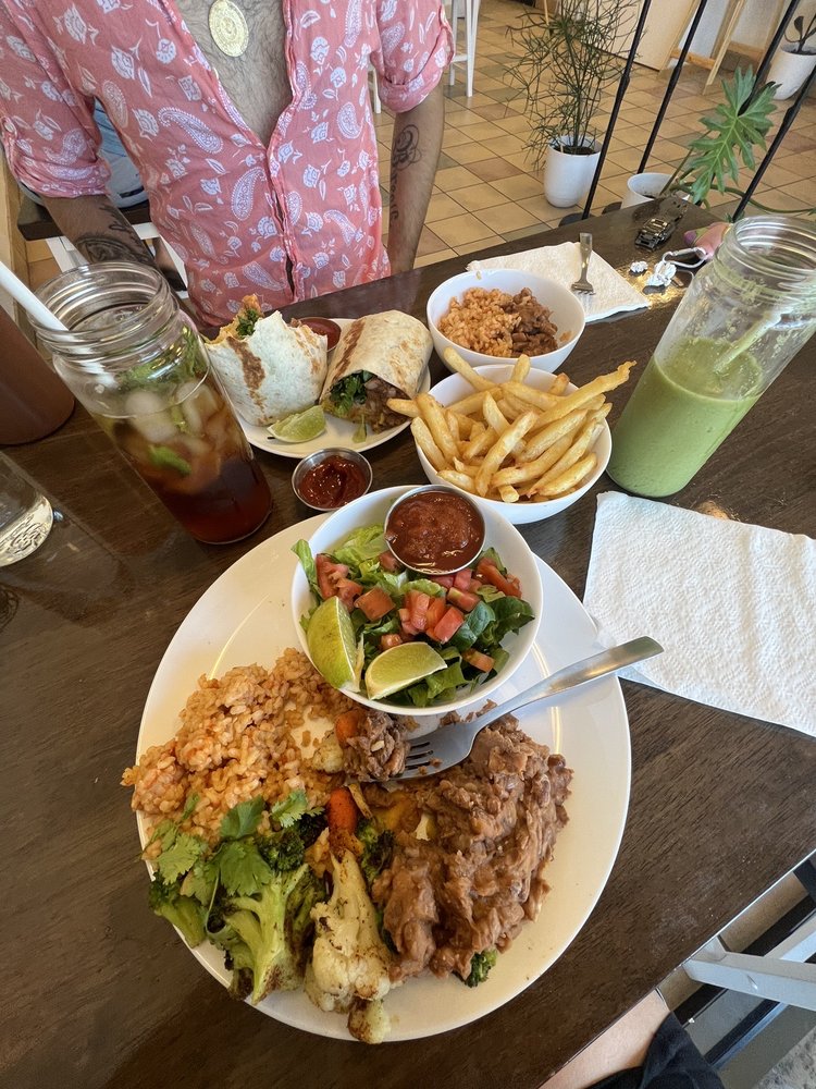 Sprout Vegan Cafe logo