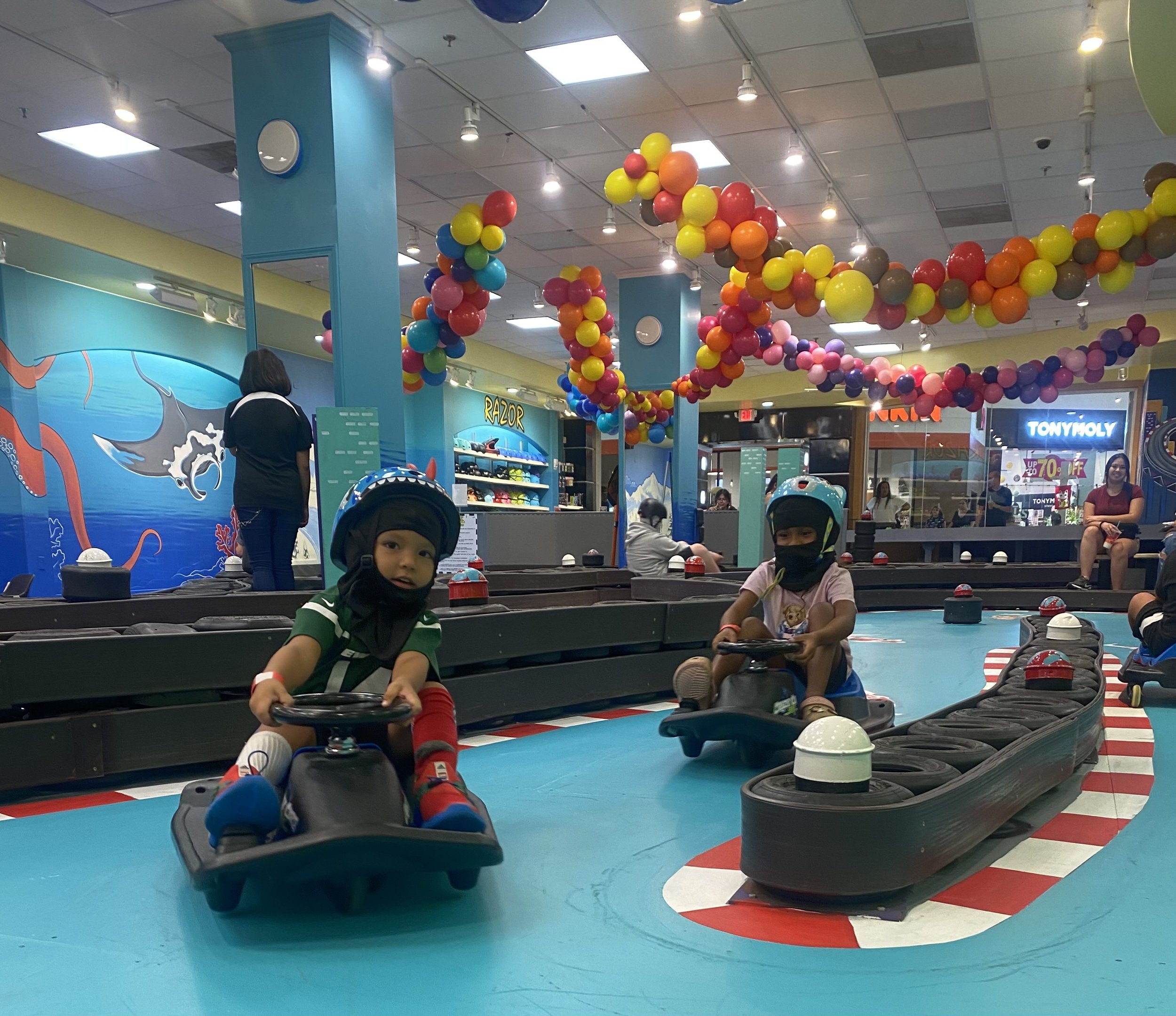 Razor Sports: Pearlridge Center logo